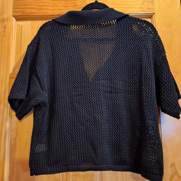 M/L ON TAG NEW. Black cropped very light knitted material - Picture 3 of 3